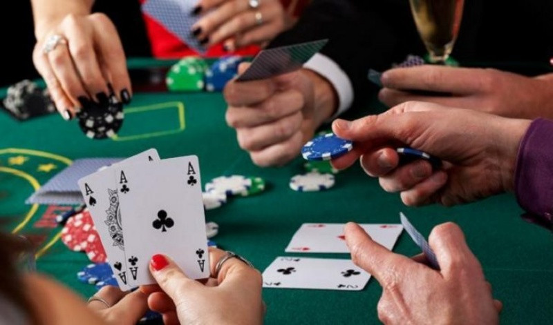 Quân bài tẩy là gì? Vi trò của bài tẩy trong Poker