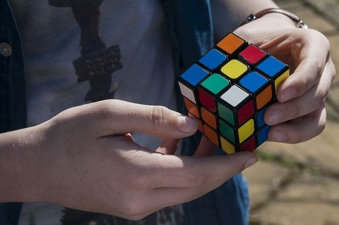 Hướng dẫn cách chơi Rubik 3×3 chi tiết và hiệu quả nhất