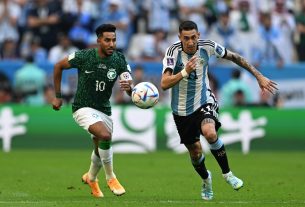 Tiền Vệ Angel Di Maria Của Argentina Trong Trận đối đầu Với Saudi Arabia ở Vòng Bảng.